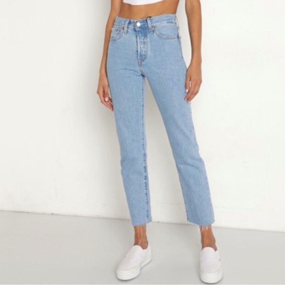 Levi’s Light Wash Button Fly Wedgie Straight Leg Jeans 27